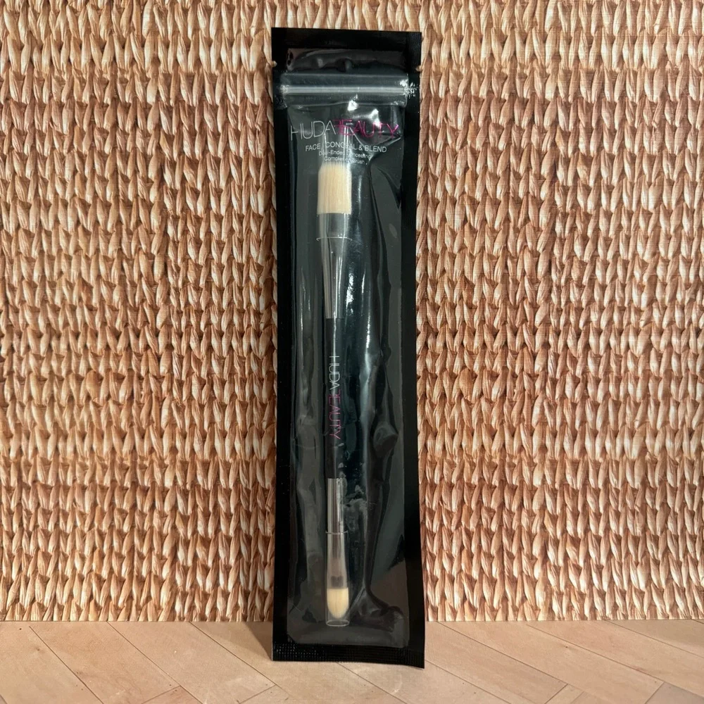 🖤 HUDA BEAUTY FACE CONCEAL & BLEND DUAL-ENDED CONCEALING COMPLEXION BRUSH SOFT